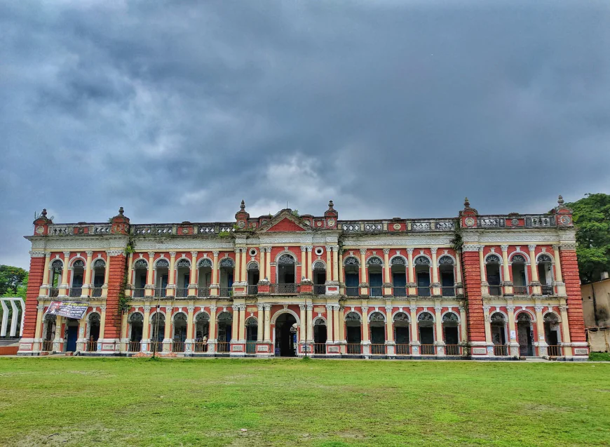 Narayanganj's Murapara Zamindar Bari: A Unique Example of Architectural Style 
