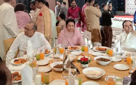 Civil aviation minister Afroza attends Indian HC iftar