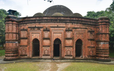 500-year-old Khania Dighi Mosque in Chapainawabganj: A witness of history