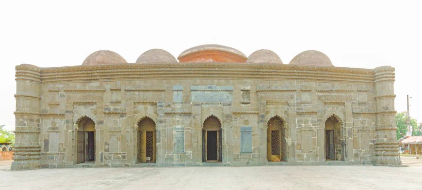 Sonamasjid enchanting visitors for 500 years