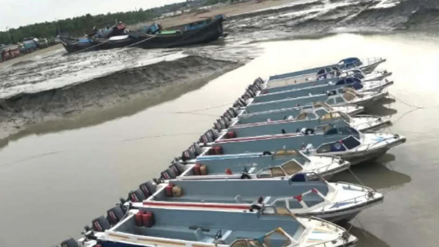 Fuel shortage halts speedboat service on Kumira-Sandwip route, raising Eid travel concerns