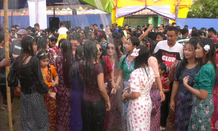 Rakhine water festival draws tourists to Cox’s Bazar