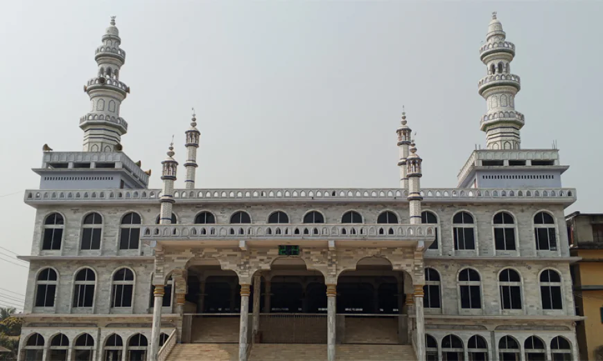 ‘Jamil Madrasa Jame Masjid’ largest mosque in North Bengal