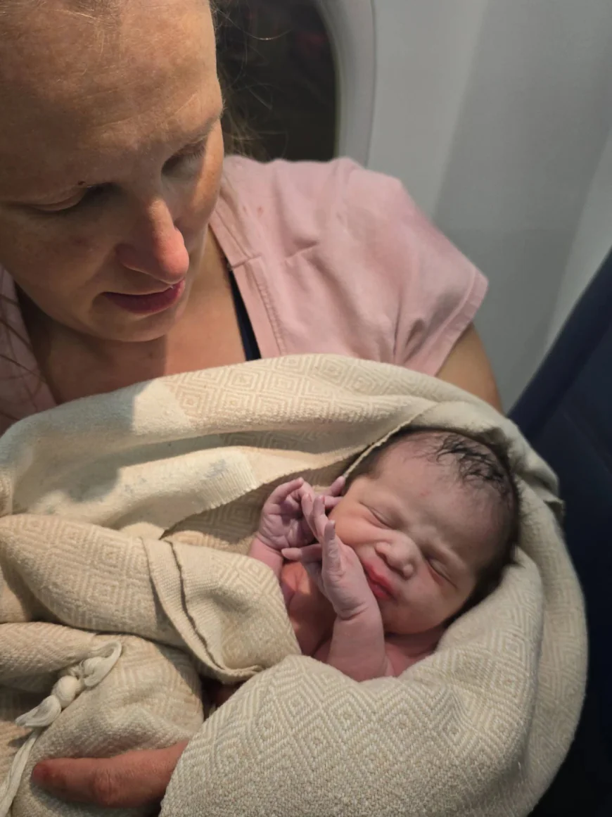 Passenger delivers baby on Delta flight