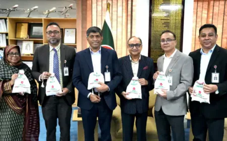 Gifts, special meals for Biman passengers on Eid day