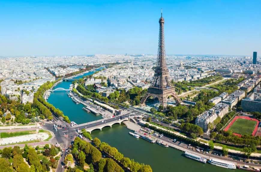 Heatwave forces early closures of Paris landmarks