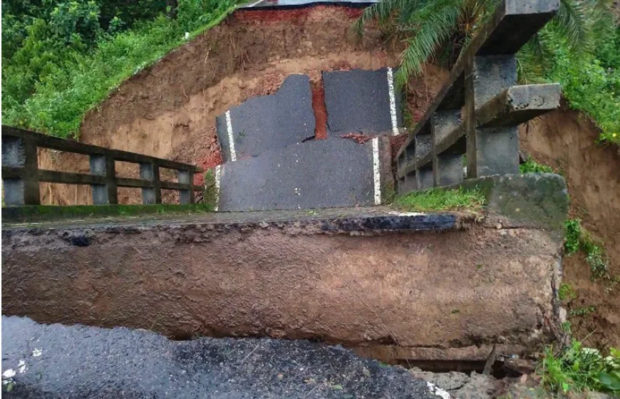 Bridge collapse snaps Rangamati-Bandarban road link