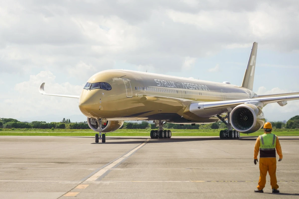 STARLUX’s new A350-1000 arrives with stunning metallic pair