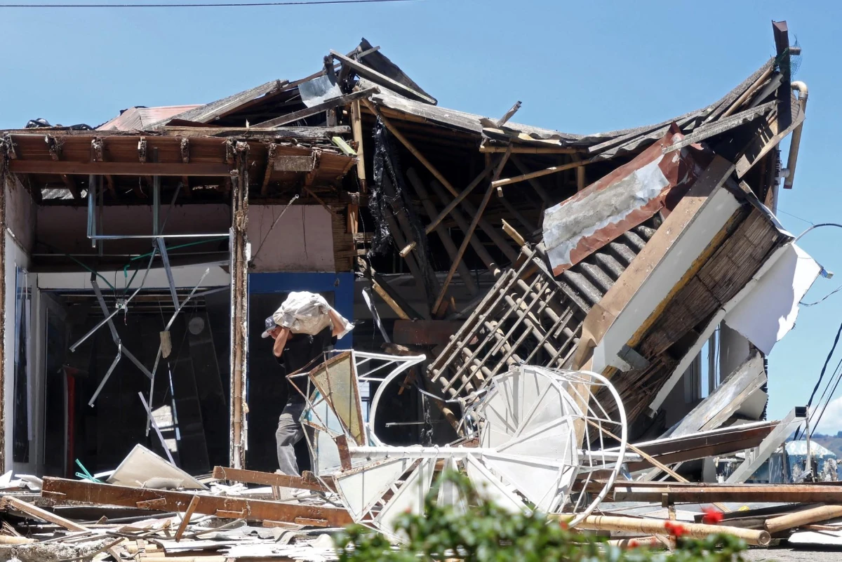Colombia quake claims 132, shuts 7 airports