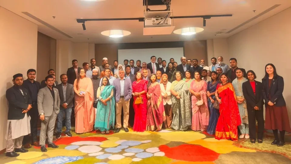 Singapore HC hosts SCP alumni dinner in Dhaka