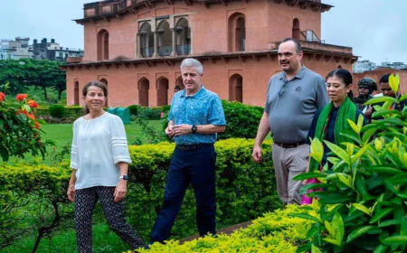 US Pacific Fleet commander visits Lalbagh Fort