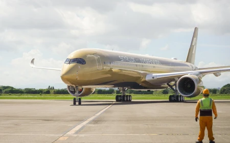 STARLUX’s new A350-1000 arrives with stunning metallic pair