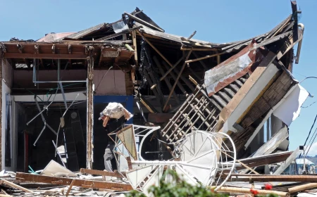 Colombia quake claims 132, shuts 7 airports