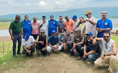 Minister explores Tanguar Haor without protocol