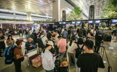 Volcanic ash leaves 170K travellers stranded at Indonesian airports