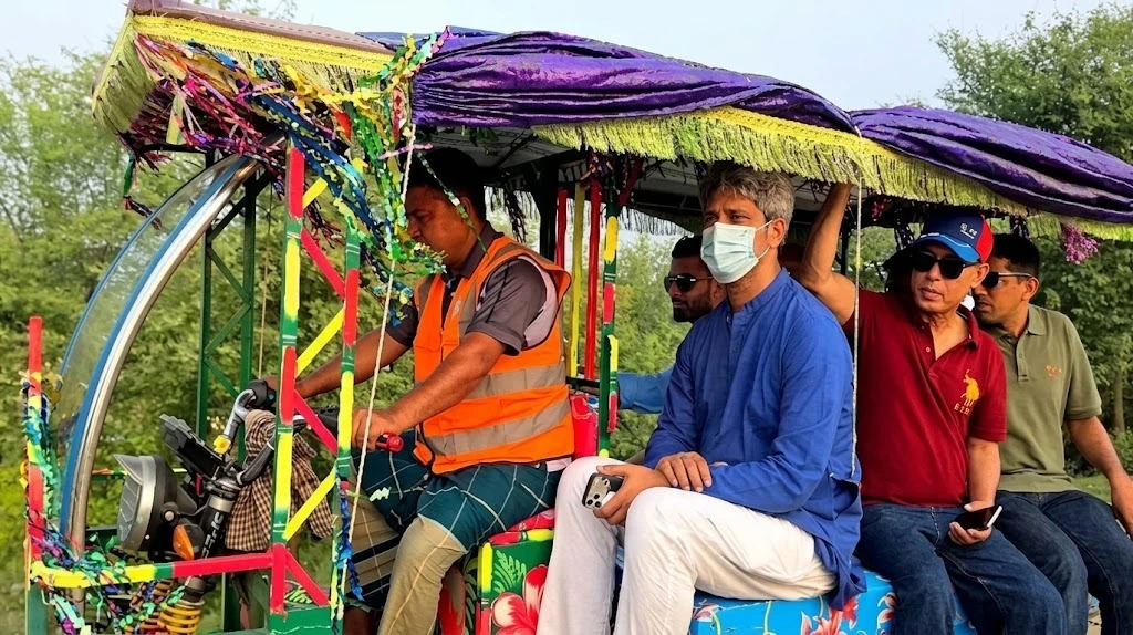 Ministers visit Kuakata beach by van during tourism carnival